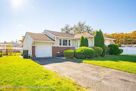 5 Mercer Rd, Old Bridge, NJ 08857
