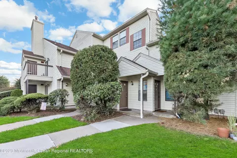 2005 Woodbridge Commons Way #2005, Iselin, NJ 08830