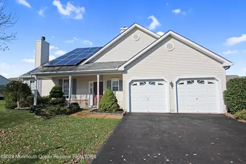 11 Carriage Rd, Whiting, NJ 08759