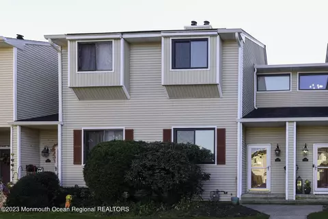 323 Middlewood Rd, Middletown, NJ 07748
