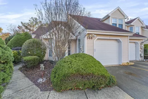 146 Primrose Ln, Freehold, NJ 07728