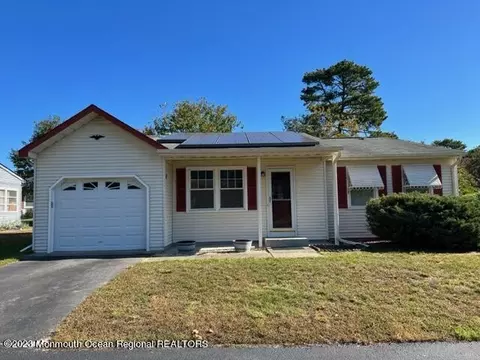 11 Longwood Dr #72, Whiting, NJ 08759