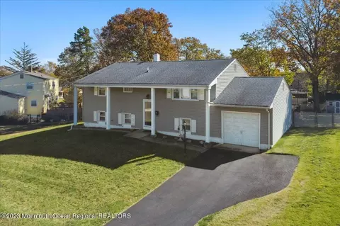 52 Salem Hill Rd, Howell, NJ 07731