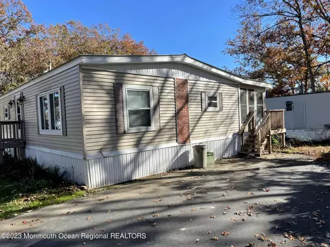 113 Chestnut Dr, Barnegat, NJ 08005