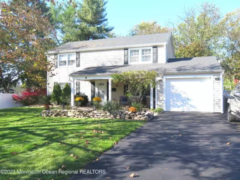 9 Ithan Ln, Aberdeen, NJ 07747