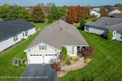 27 Betsy Ross Dr, Allentown, NJ 08501