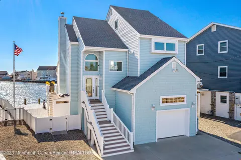 283 Evergreen Dr, Bayville, NJ 08721