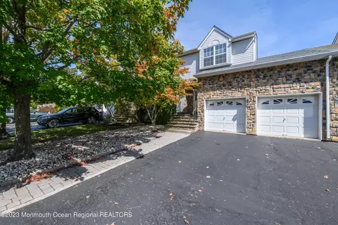 9 Kingfisher Ct, Marlboro, NJ 07746