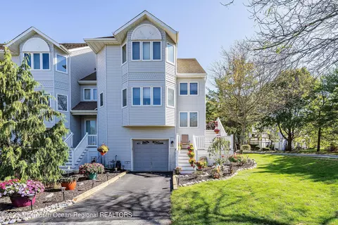 365 Mimosa Ct #3605, Toms River, NJ 08753