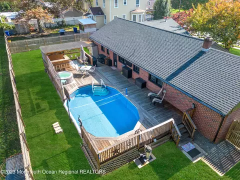333 W 4th St, Florence, NJ 08518
