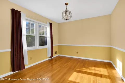 14 Daniel Dr, Matawan, NJ 07747 photo 5