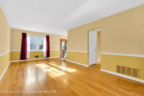 14 Daniel Dr, Matawan, NJ 07747 photo 9