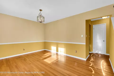 14 Daniel Dr, Matawan, NJ 07747 photo 4