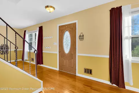 14 Daniel Dr, Matawan, NJ 07747 photo 3