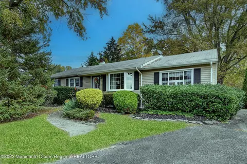 17 Lake Dr, Howell, NJ 07731