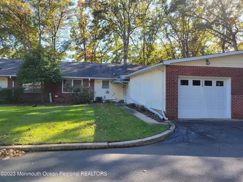 70 Dorchester Dr # B, Lakewood, NJ 08701
