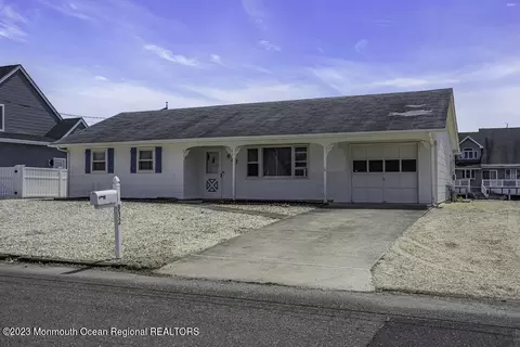 832 Wave Dr, Forked River, NJ 08731