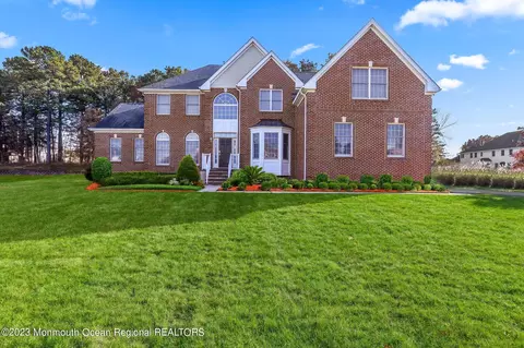 3 Roma Ct, Monroe, NJ 08831