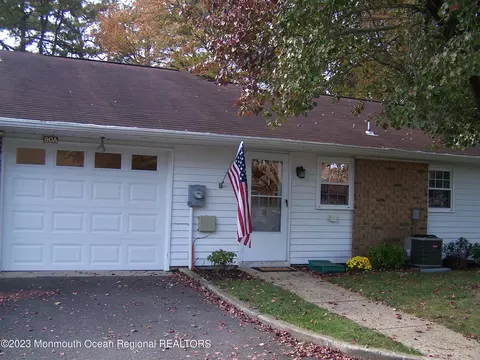 90 Cambridge Cir # A, Manchester, NJ 08759