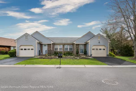 15 Benjamin Franklin Dr # A, Monroe, NJ 08831