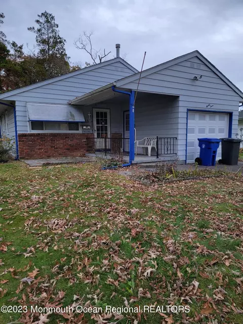 83 Larkspur Ct, Toms River, NJ 08755