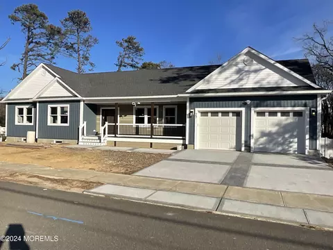 27 Seventh St, Toms River, NJ 08757