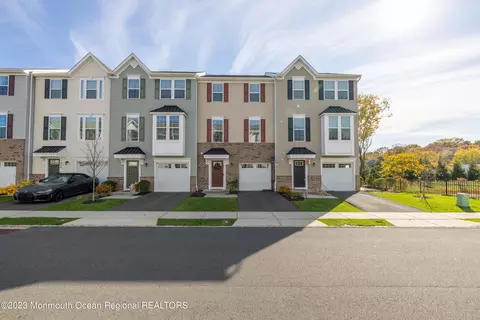 402 High Pointe Ln, Tinton Falls, NJ 07753