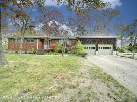 247 Delaware Ave, Oakhurst, NJ 07755