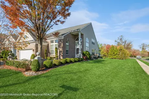 33 Lusitano Rd, Manalapan, NJ 07726