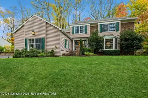 71 Bunker Hill Dr, Middletown, NJ 07748