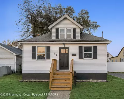 45 Navesink Ave, North Middletown, NJ 07748