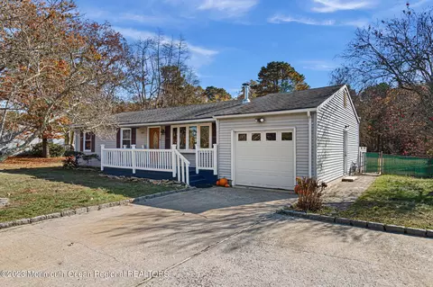 629 W Commodore Blvd, Jackson, NJ 08527