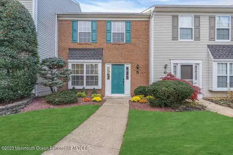 21 Haverford Ct #5, Freehold, NJ 07728