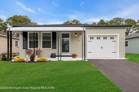 190 Biabou Dr, Toms River, NJ 08753