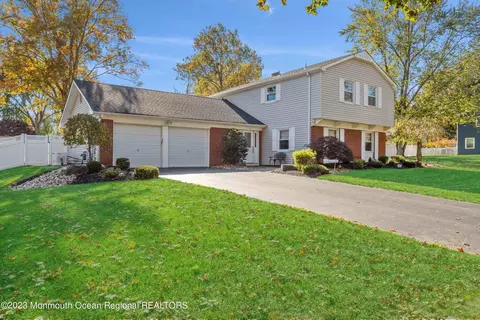 4 Fairview Rd, Marlboro, NJ 07746