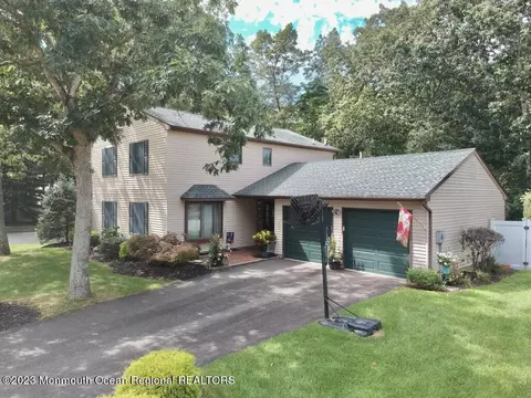 10 Pioneer Dr, Howell, NJ 07731