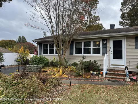 25 Laurel Blvd, Lanoka Harbor, NJ 08734