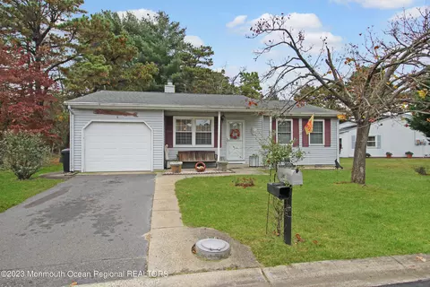 6 Mill Ct #64, Whiting, NJ 08759