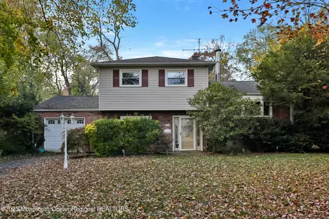 522 Roxbury Rd, Belford, NJ 07718