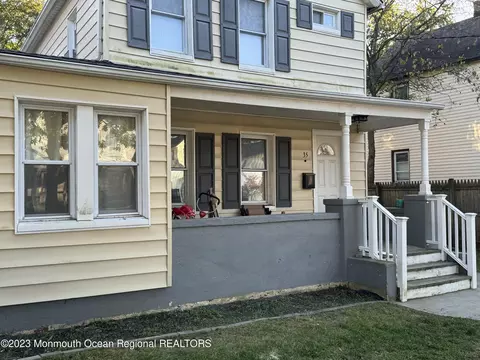 35 Bank St, Red Bank, NJ 07701