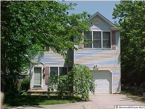 201 Middle Rd, Hazlet, NJ 07730