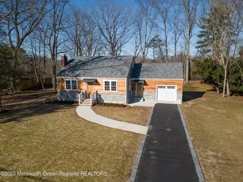 20 Herman Dr, Spotswood, NJ 08884