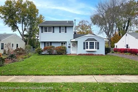 66 W Wilson Cir, Red Bank, NJ 07701