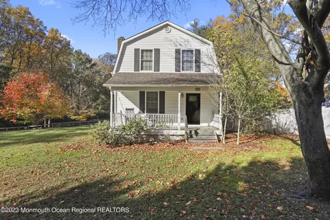 162 Chapel Hill Rd, Red Bank, NJ 07701