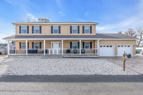 326 Forepeak Ave, Beachwood, NJ 08722