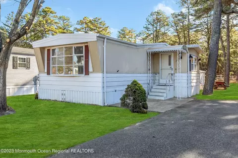 23 Raccoon Ave, Whiting, NJ 08759