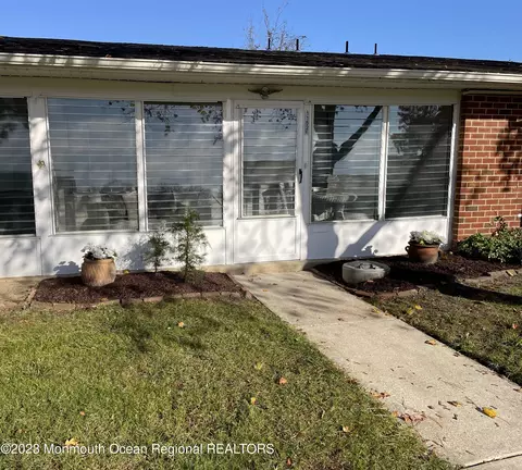 1152 Argyll Cir # E, Lakewood, NJ 08701
