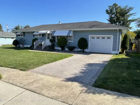 22 Saranac Rd, Hamilton, NJ 08619