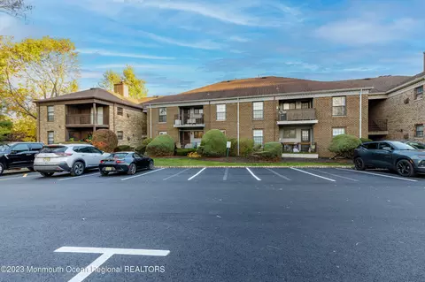 323 Gills Ln #12E, Iselin, NJ 08830