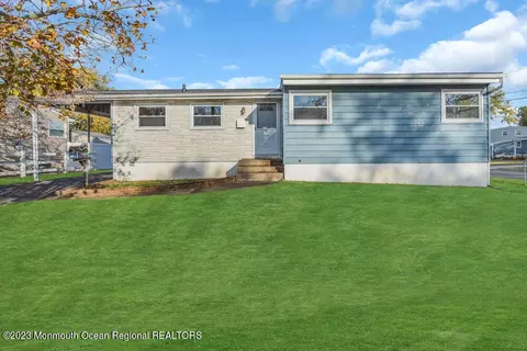 32 Fleetwood Dr, Hazlet, NJ 07730